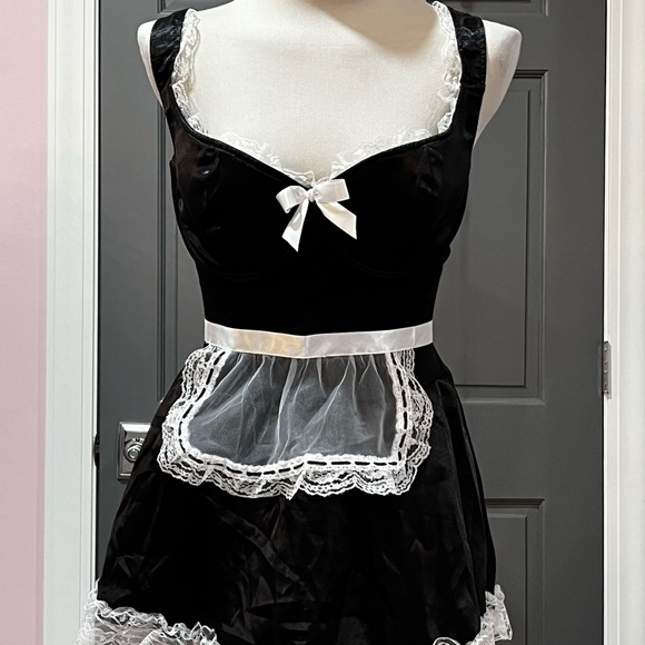 French Maid Costume - Picture 2 of 7